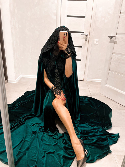 Green cape black lace